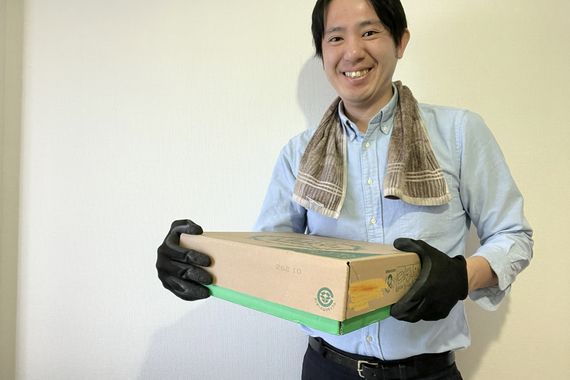 仕事する男性ドライバー
