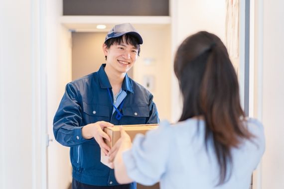 笑顔の女性ドライバー